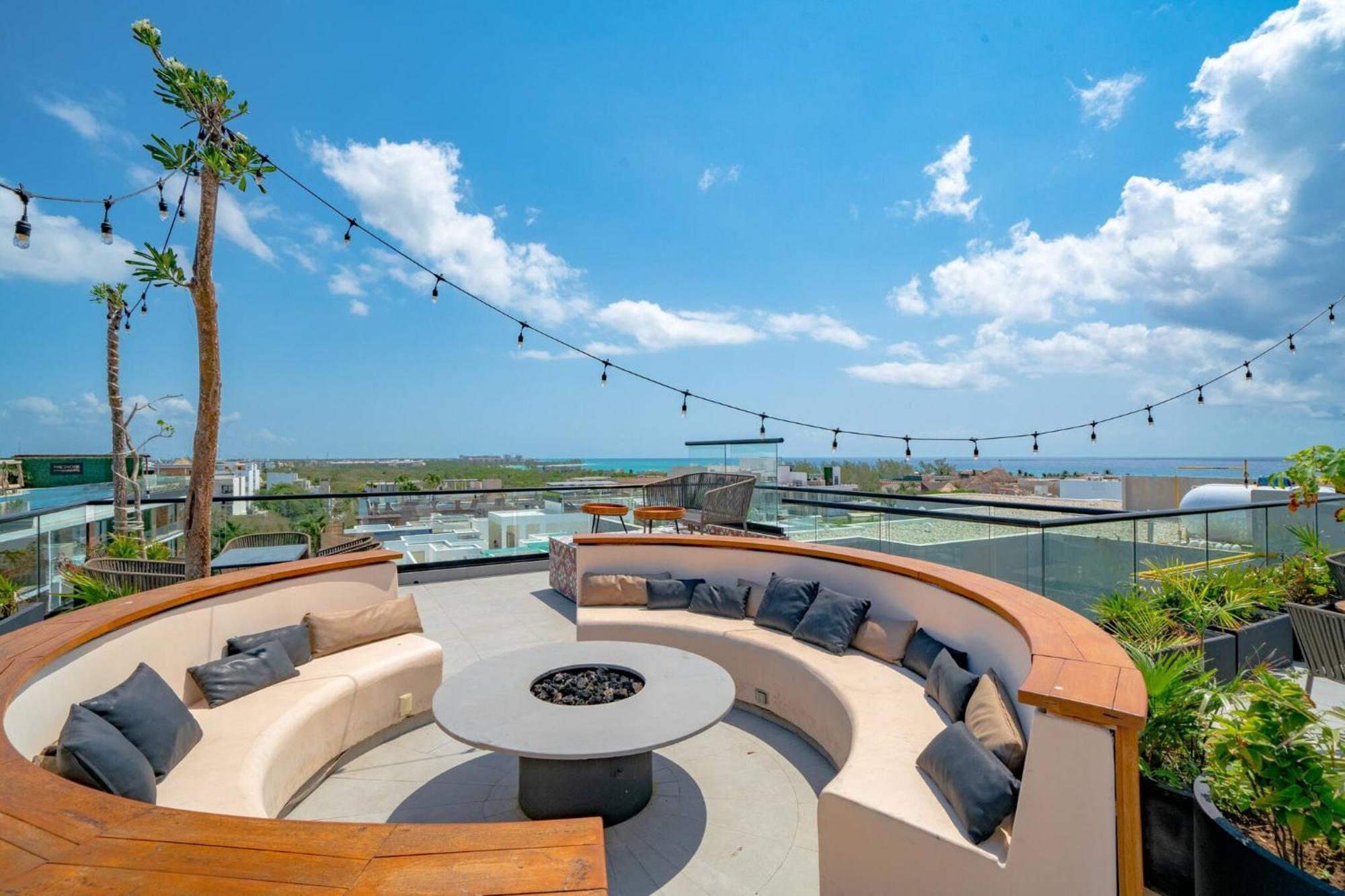 1 Bedroom With Rooftop Pool & Bar - At It Residences - Iris Apartment