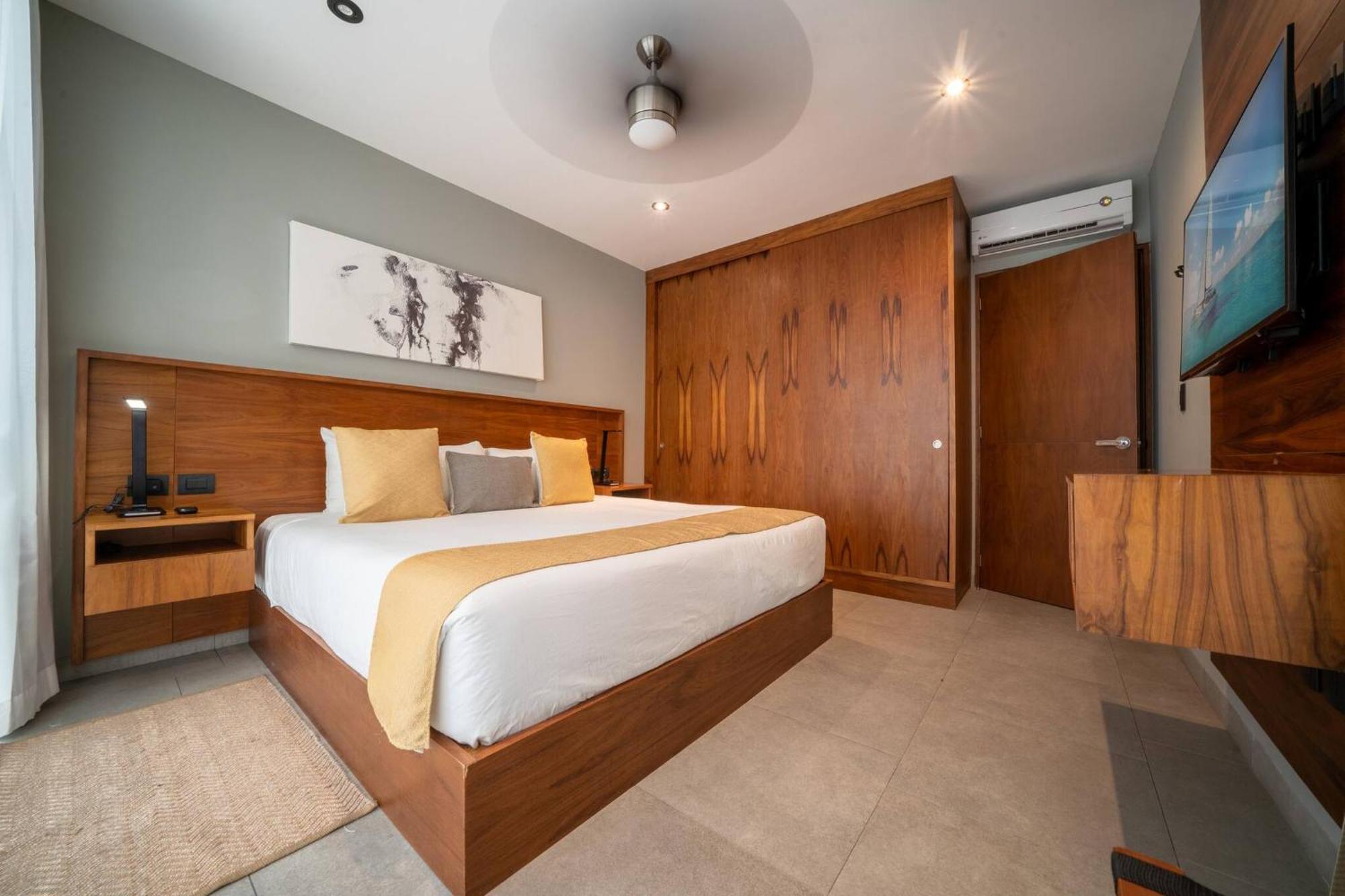 1 Bedroom With Rooftop Pool & Bar - At It Residences - Iris