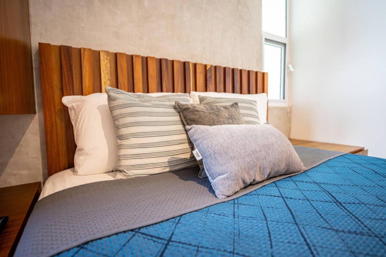 Ferienhaus 1 Bedroom W Rooftop Pool Walk To 5th Ave