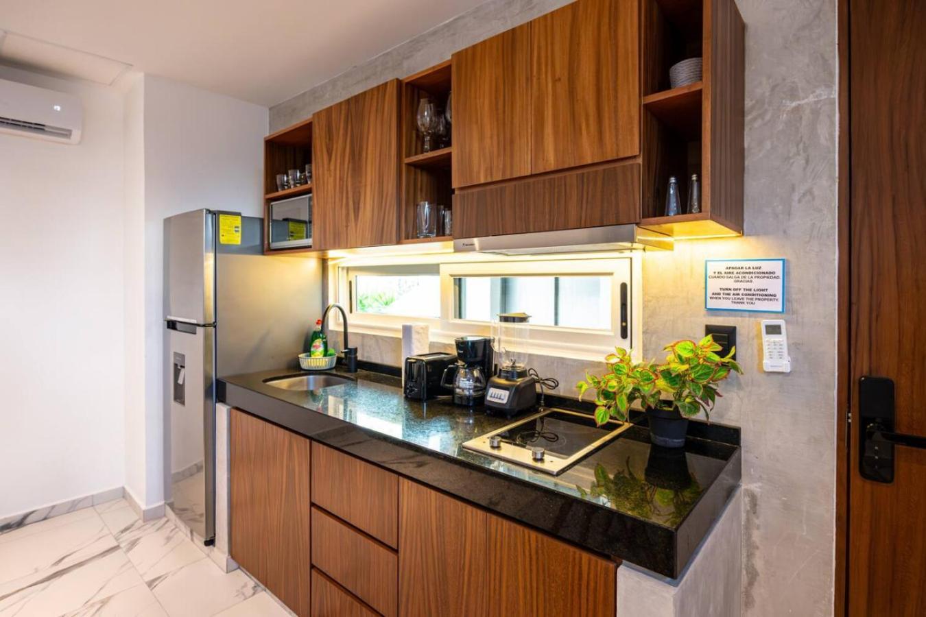 1 Bedroom W Rooftop Pool Walk To 5th Ave *