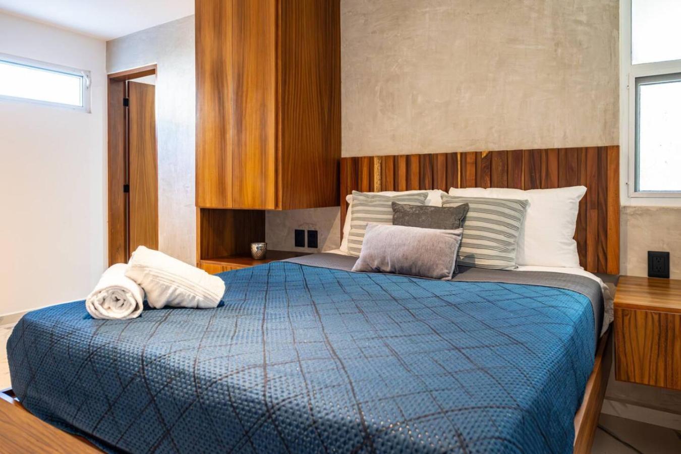 Ferienhaus 1 Bedroom W Rooftop Pool Walk To 5th Ave