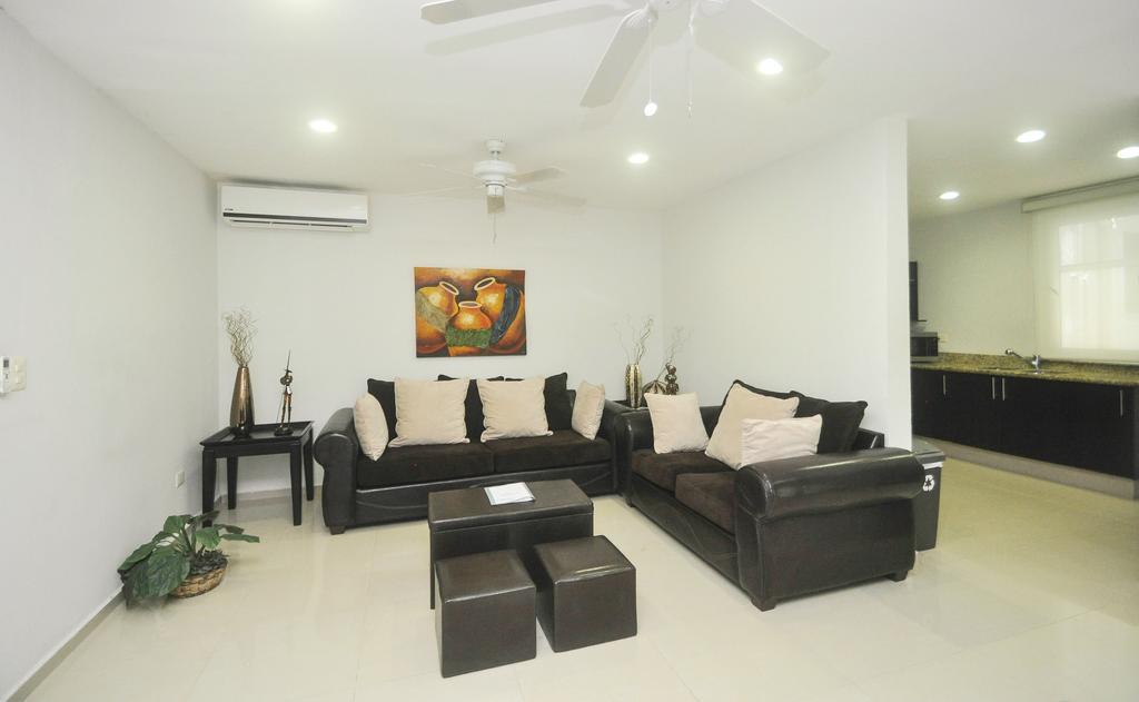 Apartment Phenomenal Location Near Beach & 5Th With Stunning Roof Pool