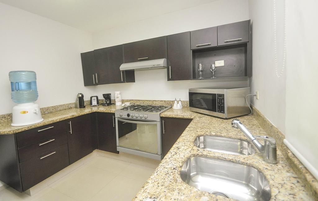 Apartment Phenomenal Location Near Beach & 5Th With Stunning Roof Pool