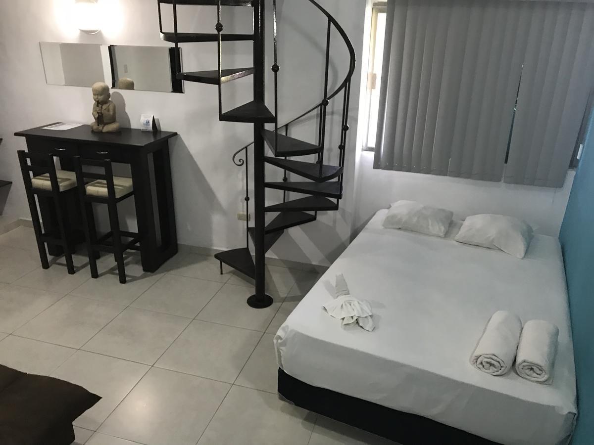 Easy Hotel *