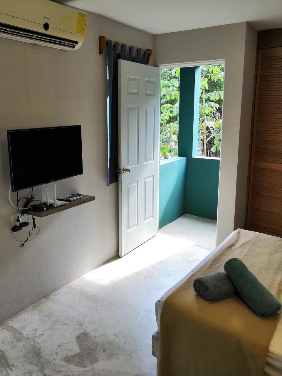 Apartment & 28 *