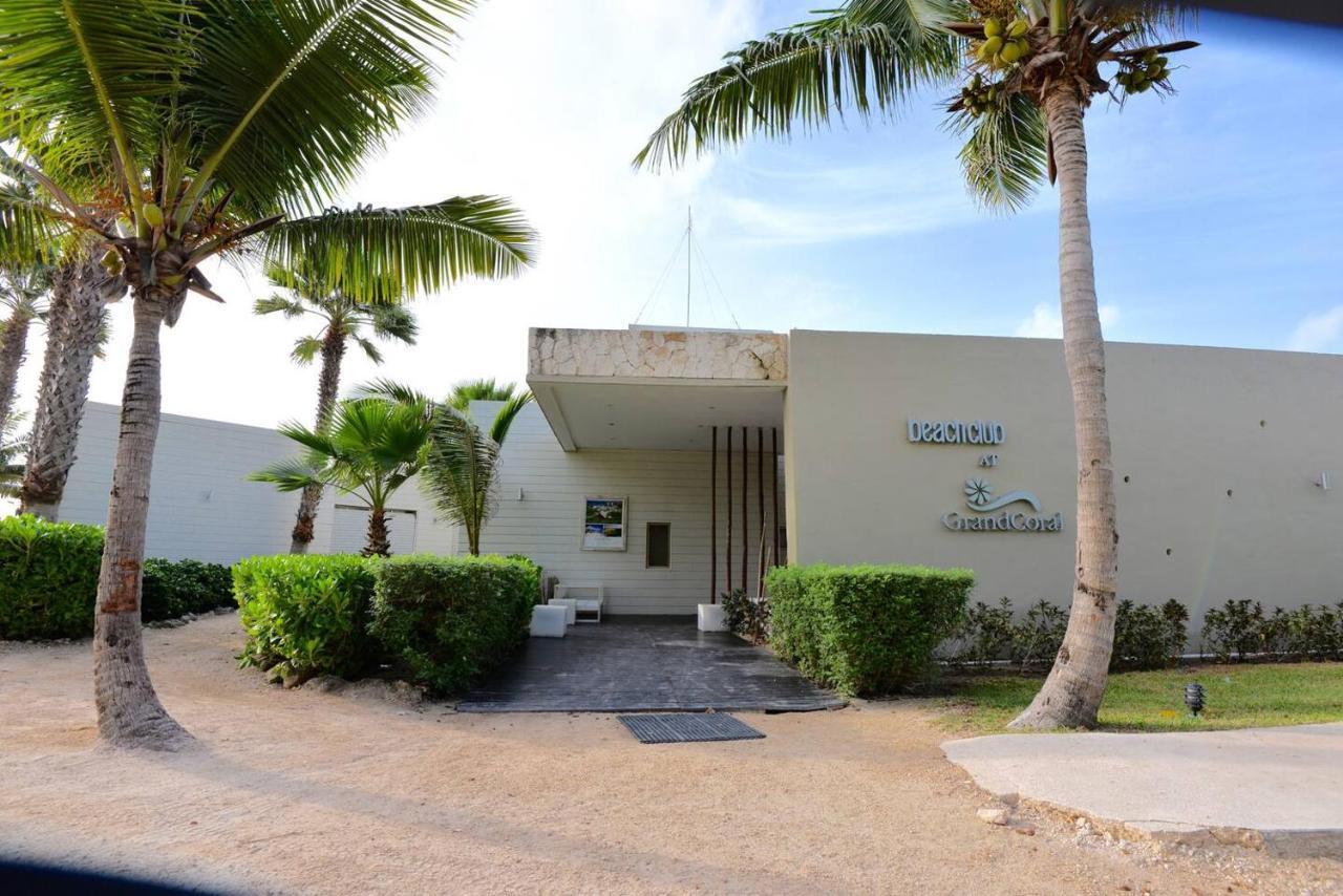 Deluxe Beachside, Private Beach Club And Golf Apartment *