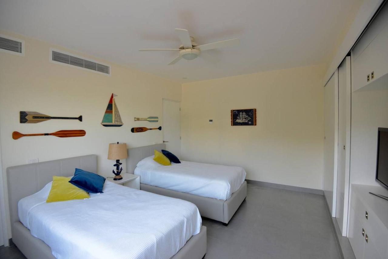 Deluxe Beachside, Private Beach Club And Golf Apartment Playa del Carmen