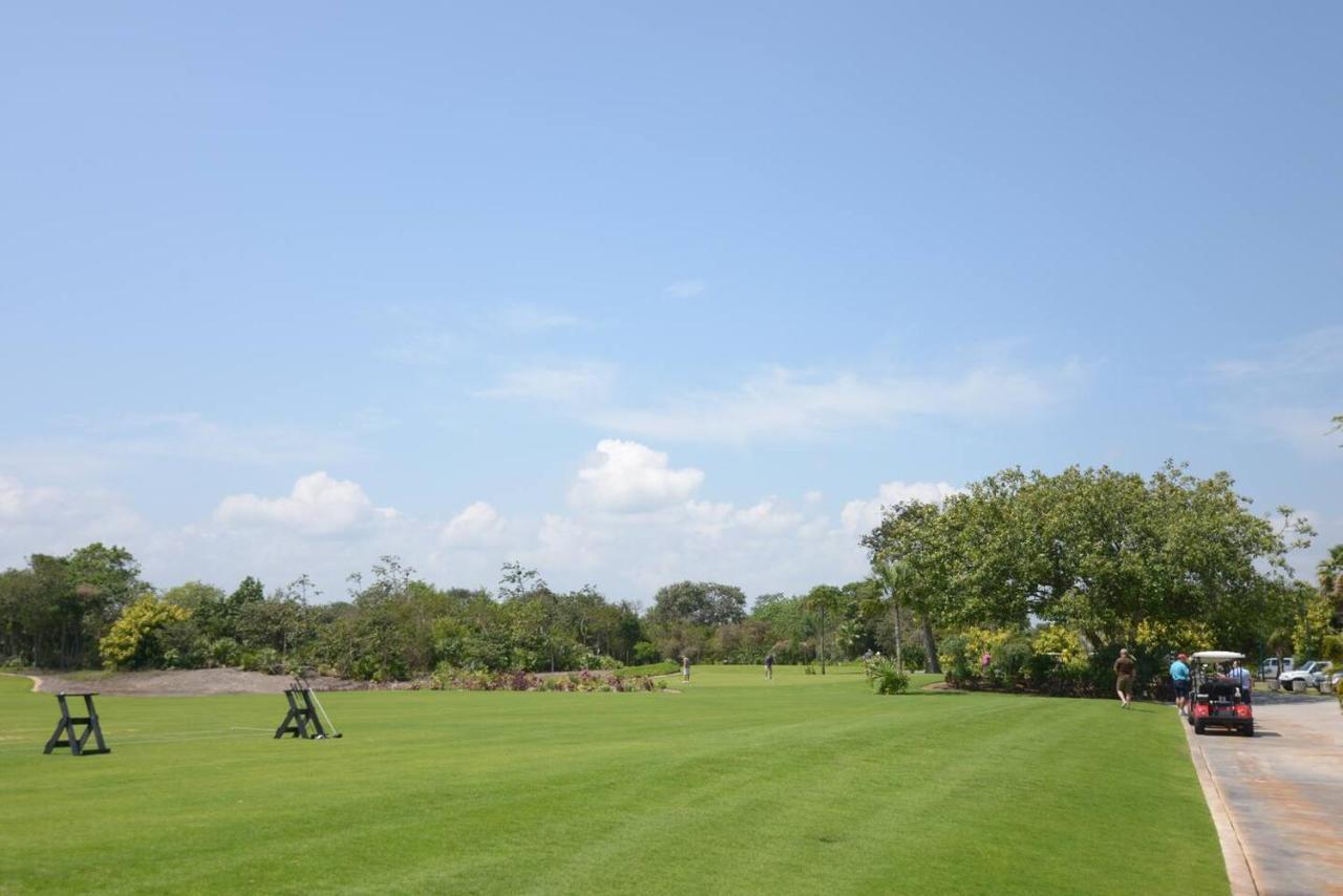 Deluxe Beachside, Private Beach Club And Golf Apartment *