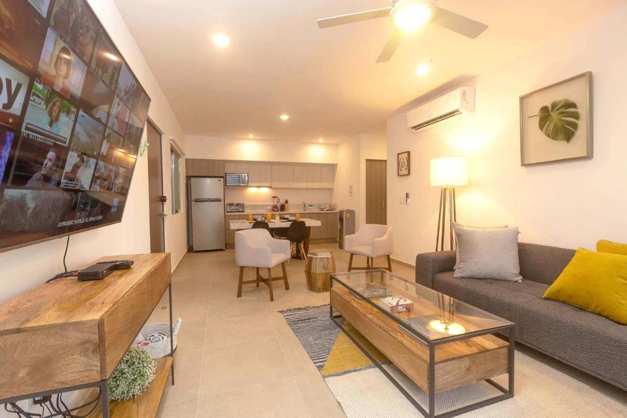 One Br Great Location, Large Roof Pool With Beautiful Views, Gym Included! *