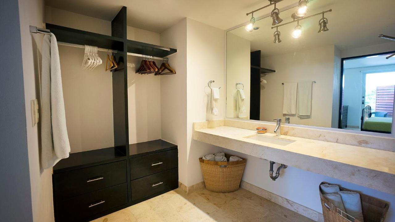 Apartment Elements 216 *