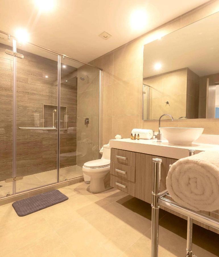 One Br Great Location, Large Roof Pool With Beautiful Views, Gym Included! Holiday home *