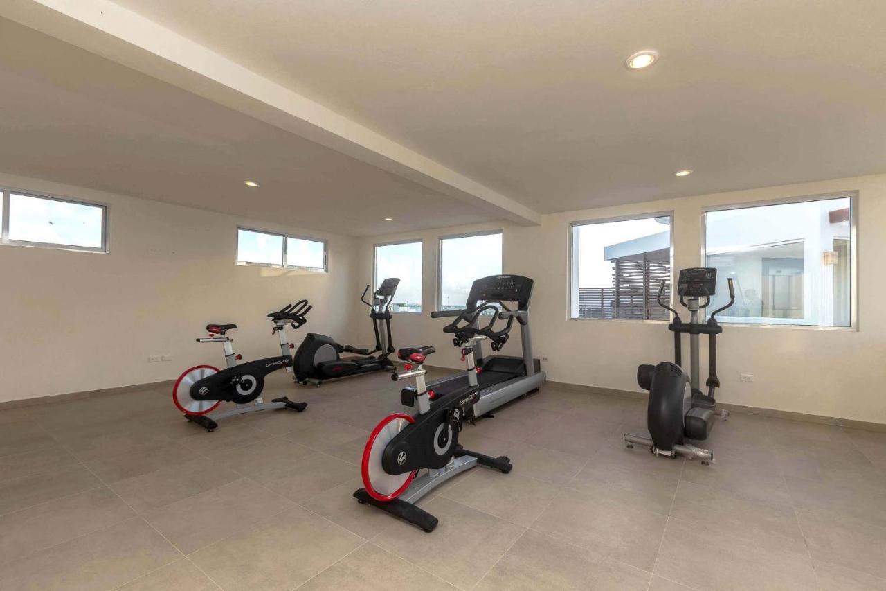 One Br Great Location, Large Roof Pool With Beautiful Views, Gym Included! Holiday home *