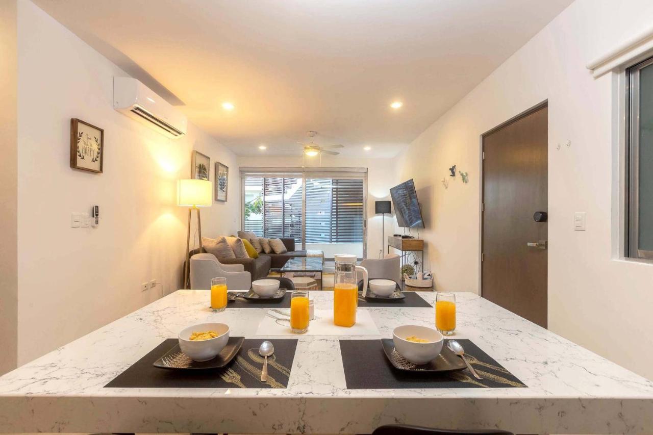 One Br Great Location, Large Roof Pool With Beautiful Views, Gym Included! Holiday home