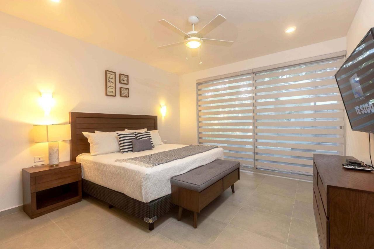 One Br Great Location, Large Roof Pool With Beautiful Views, Gym Included! Holiday home Playa del Carmen