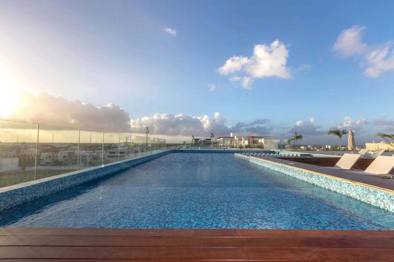 One Br Great Location, Large Roof Pool With Beautiful Views, Gym Included! * Playa del Carmen