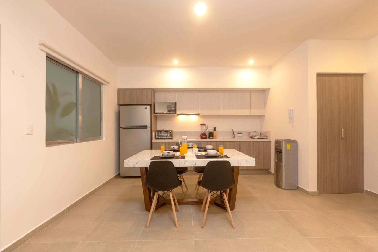 Holiday home One Br Great Location, Large Roof Pool With Beautiful Views, Gym Included! *