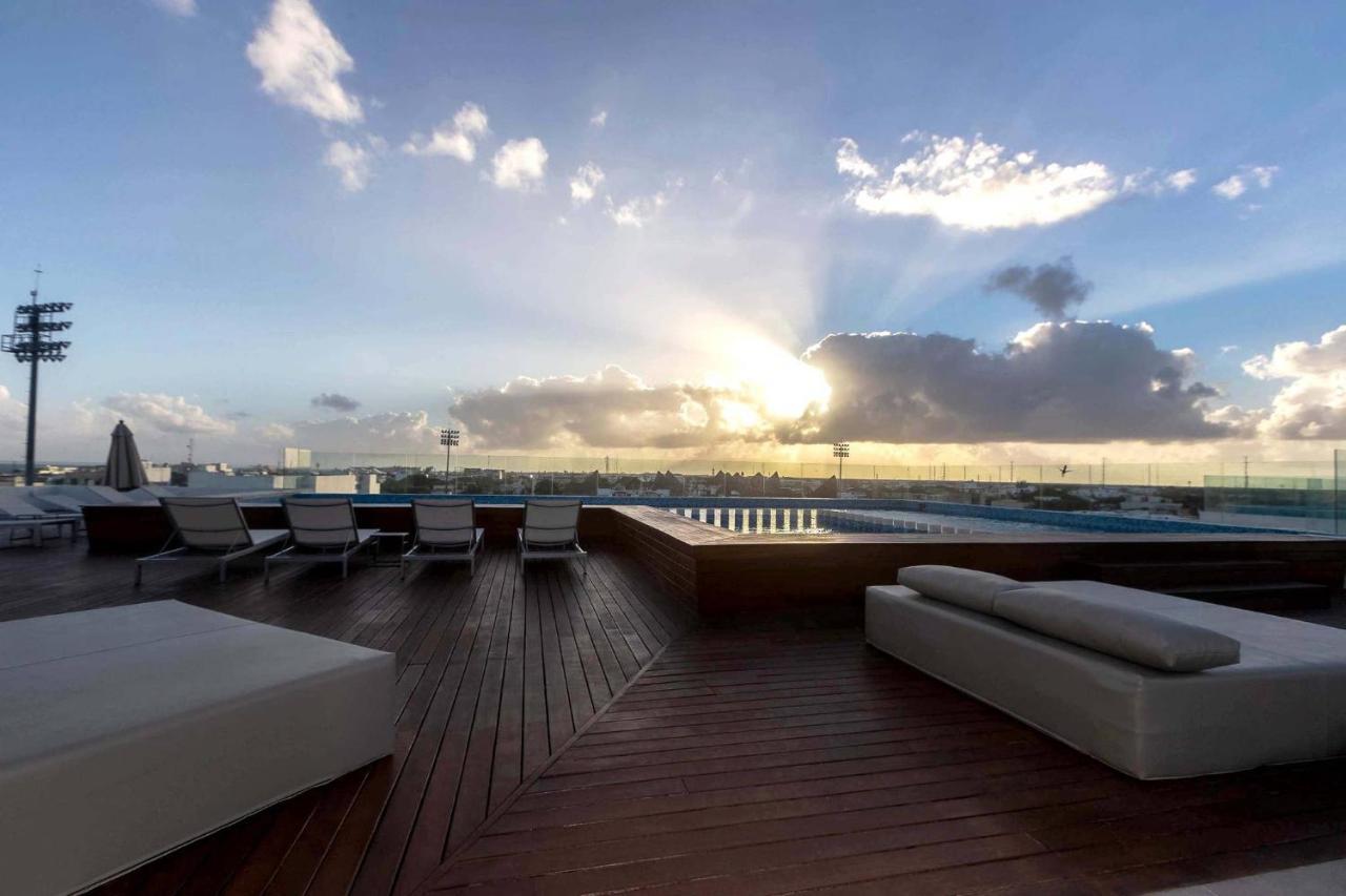 One Br Great Location, Large Roof Pool With Beautiful Views, Gym Included! * Playa del Carmen