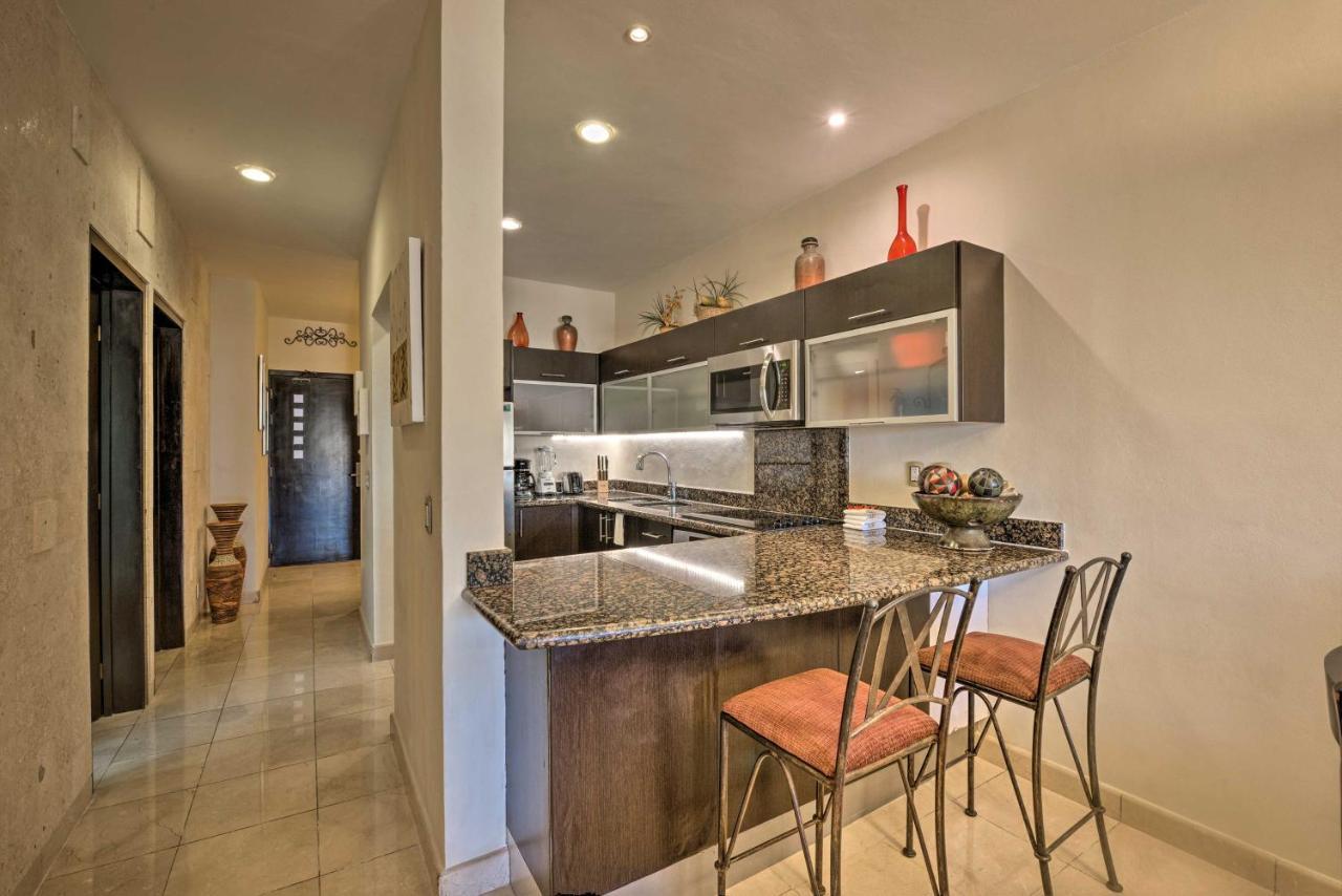 Beachfront With Pool Access! Apartment