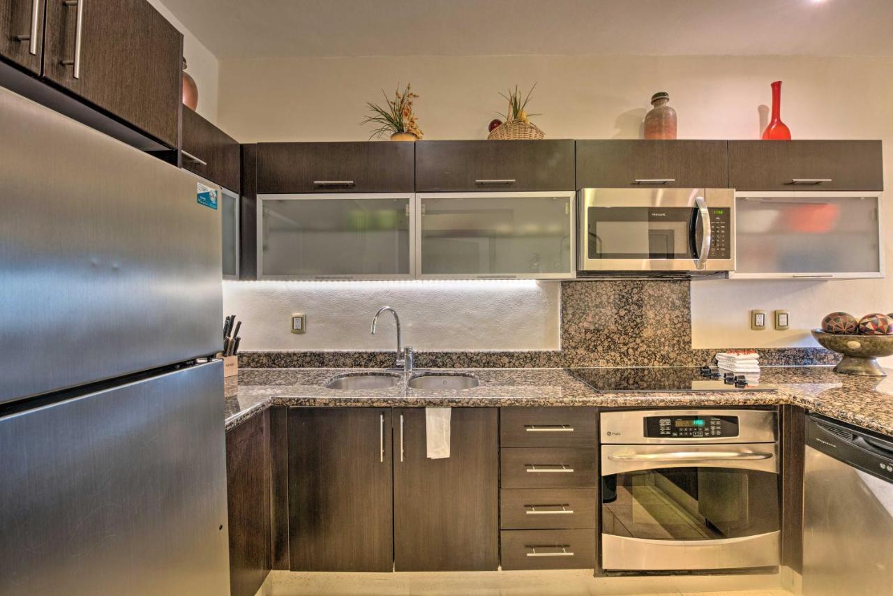 Beachfront With Pool Access! Apartment Playa del Carmen