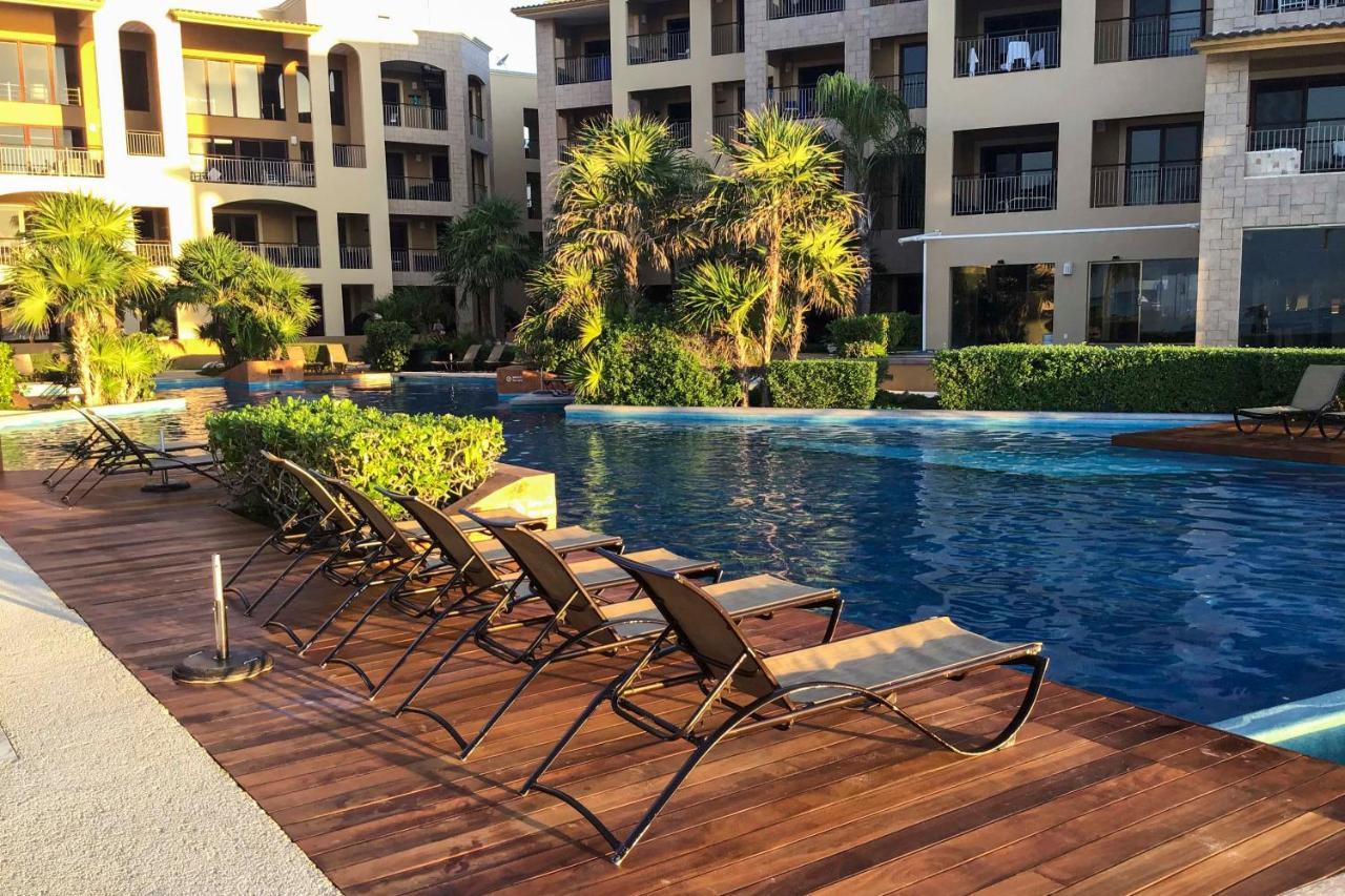 Beachfront With Pool Access! Apartment Playa del Carmen