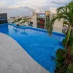 Menesse Midtown Studio
