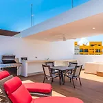 Entire House- 3Br With Private Roof Top Deck