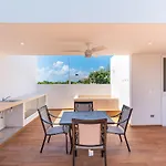 Entire House- 3Br With Private Roof Top Deck