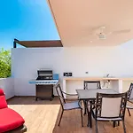Entire House- 3Br With Private Roof Top Deck