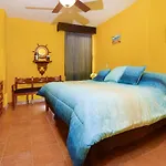 Casita Azul Oceanfront 1 Bed Condo Pms6