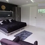 5Th Avenue Aparment