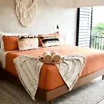 Urban Towers - Brand New Contemporary Apartment In Downtown