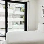 Bahay 104