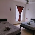 M&M Caribbean Hideaway, Habitación privada en casa compartida