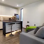 Cute Apartment Roof Top Bbq And Pool In Downtown By Yeah