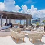 Incredible Oceanview Roof Lounge, Apartment Units 2 Blocks To Beach