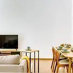 Incredible Oceanview Roof Lounge, Apartment Units 2 Blocks To Beach