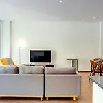 Incredible Oceanview Roof Lounge, Apartment Units 2 Blocks To Beach