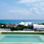 New Pool View Cozy Apartment / Jacuzzi, Gym & Pool