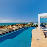 One Paralia 405