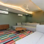 Lovely Space 4 Blocks From The Beach