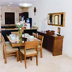 Faro 201 Beachfront Apartment With Ocean View, Close To 5Th Av
