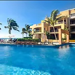 Faro 201 Beachfront Apartment With Ocean View, Close To 5Th Av