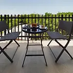 Spacious And Centrally Apartment A Few Streets From The Beach By Yeah