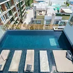 1 Bedroom Condo With Rooftop Pool & Bar - At It Residences - Condo Iris