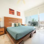 Beachfront Penthouse With 3 Bedrooms & Ocean View - Las Nubes