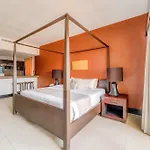 Aldea Thai L Resort-Style Pool & Gym