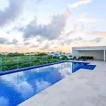Happy Vibes Getaway With Stellar Oceanview Roof Pool!