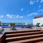 Icono Luxury Ph By Booking Guys