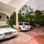 2Br Apart Steps From Mamitas Beach And 5Th Av
