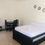 Easy Hotel